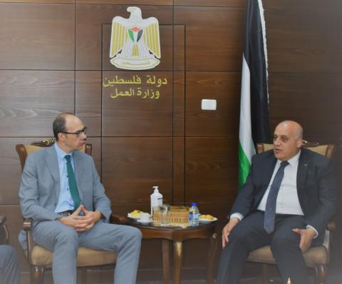 وزير العمل والقنصل البلجيكي يبحثان آفاق التعاون المشترك في دعم قطاع العمل