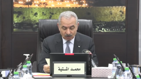 اشتية: نتابع الأزمة على معبر الكرامة ونعمل مع الأردن والطرف الإسرائيلي على إنهائها قريبا