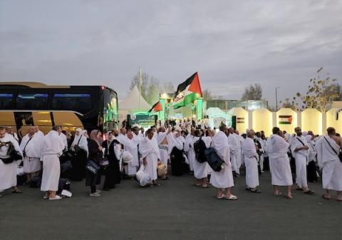 نفرة الحجاج من جبل عرفات إلى المزدلفة 10.jpg
