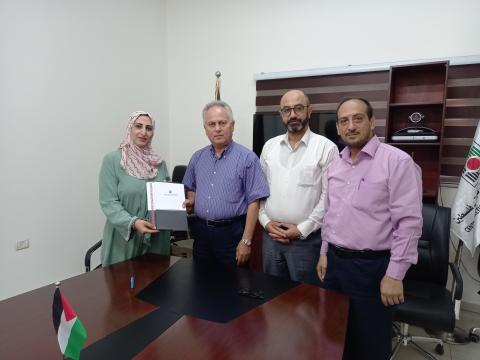 لجنة الانتخابات توقع اتفاقيتي تمويل مشاريع توعية انتخابية في قطاع غزة