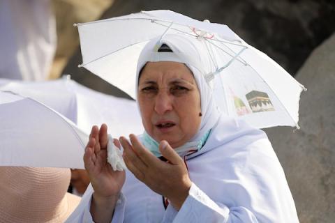 الحجاج المسلمون يقفون على جبل عرفات لأداء مناسبك الحج في مدينة مكة المكرمة 96.jpg