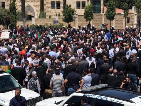 اعتصام نقابة المحامين أمام مجلس الوزراء في رام الله.jpg