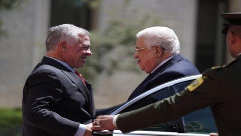 صورة أرشيفية لاستقبال الملك عبدالله الثاني الرئيس الفلسطيني محمود عباس.jpeg