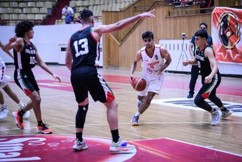 جانب من لقاء منتخبنا الوطني مع المنتخب اللبناني في الدور الأول من البطولة.jpg