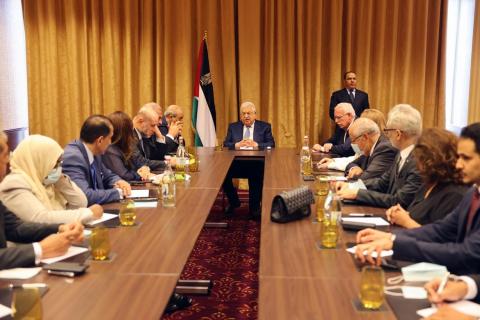 الرئيس محمود عباس خلال استقباله السفراء العرب المعتمدين لدى رومانيا (تصوير: ثائر غنايم)