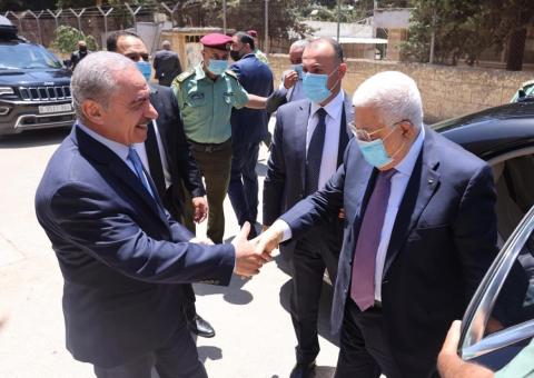 رئيس دولة فلسطين محمود عباس يترأس اجتماع مجلس الوزراء.jpg