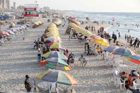 شاطئ غزة.jpg