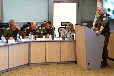 صور نشرها جيش الاحتلال لقيادته خلال الاعداد للعملية 8.jpg
