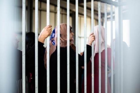 الهيئة : تمديد توقيف 3 أسيرات لستة أيام