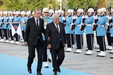 الرئيس محمود عباس، أثناء لقاء الرئيس التركي رجب طيب اردوغان بمراسم رسمية بالعاصمة التركية أنقرة.jpg