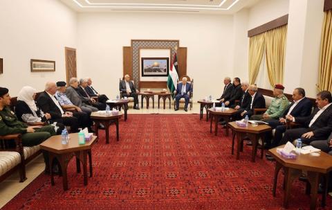 الرئيس الفلسطيني، محمود عباس يجتمع مع وفد من جامعة الاستقلال الجديدة في رام الله.JPG