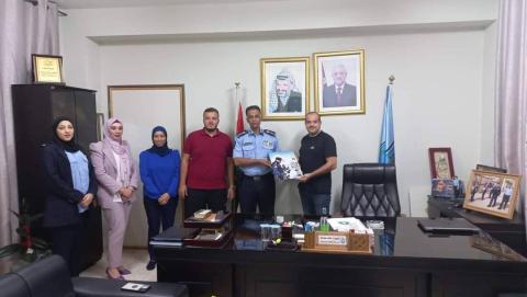 اريحا : تكريم الشرطة والضابطة الجمركية ومديرية الثقافة تقديرا لدورهم وإسهامهم في أنشطة وفعاليات مخيم الاعلامي الشاب