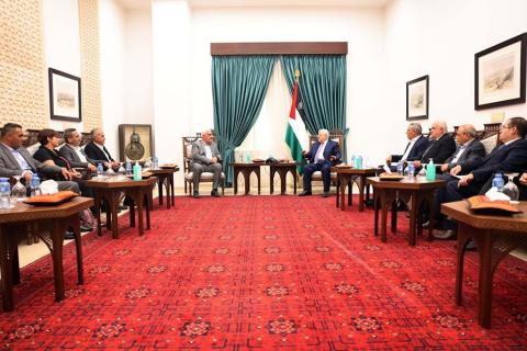 الرئيس محمود عباس، خلال استقباله وفداً من ممثلي مؤسسات المجتمع المدني.jpg
