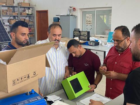 بالتعاون مع وزارة التربية والتعليم .. شركة المشروبات الوطنية كوكاكولا/كابي تجهّز المشغل المهني لتخصص الطاقة المتجددة في مدرسة دير البلح الصناعية