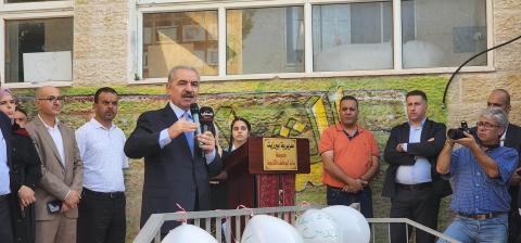 رئيس الوزراء يفتتح العام الدراسي من مدرسة