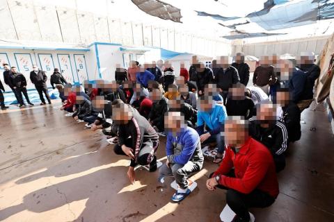 حياة الأسرى في السجون  7.jpg