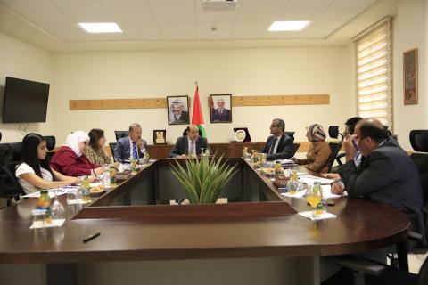 المدرسة الوطنية: أبو زيد يجتمع بلجنة البحث العلمي والدراسات