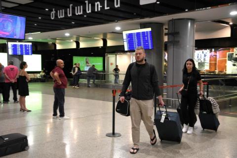 صورة من مطار في روسيا لوكالة الصحافة الفرنسية.jpg