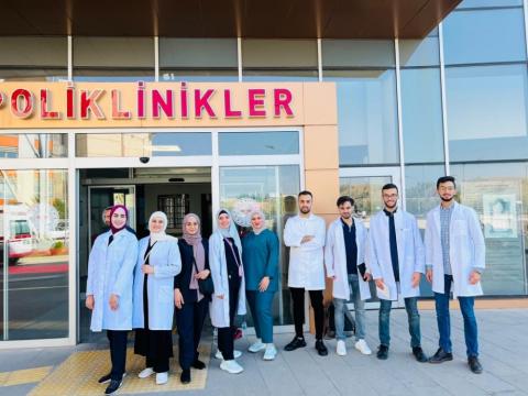 طلبة من كلية الطب وعلوم الصحة بجامعة بوليتكنك فلسطين يباشرون التدريب السريري في جامعة Usak التركية