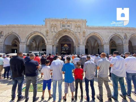 صور لأداء صلاة الجمعة في المسجد الأقصى المبارك 3.jpg