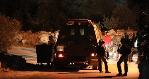 قوات الاحتلال تعتقل عددا من الشبان خلال اقتحامها لقرية التوانة بمسافر يطا جنوب الخليل.jpg