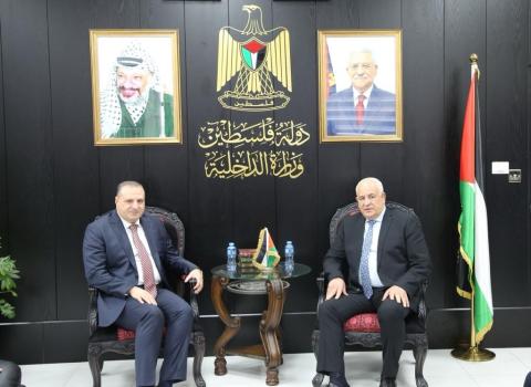 اللواء هب الريح يستقبل سفير الاردن لدى فلسطين.jpeg