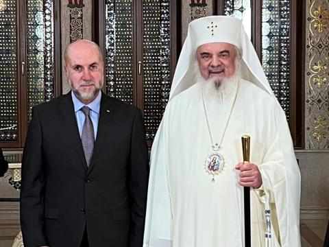 بطريرك الكنيسة الرومانية خلال استقباله الهباش.jpg