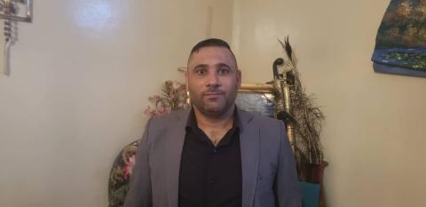 الإعلامي السوري عدنان سنجد في حوار مصور مع النجم العربي داوود رضوان للتحدث عن عمله الفني مع الشاعر كمال ابراهيم