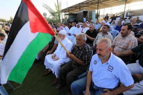 فلسطينيون يشاركون في مظاهرة تضامنية مع المسجد الأقصى بالقرب من الحدود شرق مدينة غزة 4.jpg