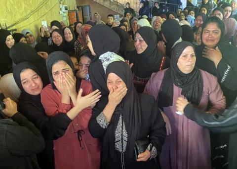 جماهير غفيرة تشييع الشهيد حمد مصطفى أبو جلدة إلى مثواه الأخير في مخيم جنين(عدسة: ثائر أبو بكر/وفا)