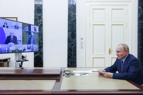 الرئيس الروسي فلاديمير بوتين يؤكد أن عملية التخلص من الاعتماد على الدولار الأمريكي أمر حتمي.jpg