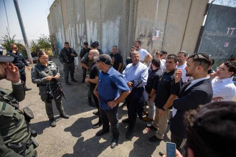 قوات الاحتلال تقمع أهالي قرية النبي صموئيل شمال غرب القدس