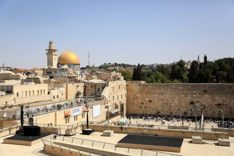 اليهود المتطرفون يؤدون صلوات تلمودية عند حائط البراق في مدينة القدس 17.jpg