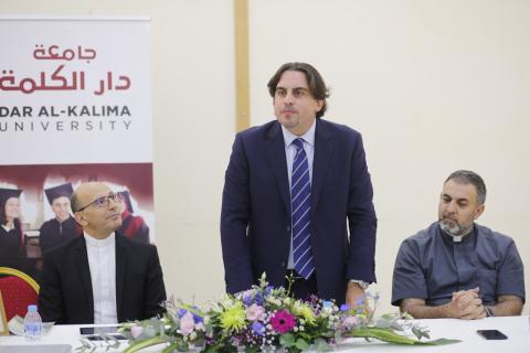 دار الكلمة للنشر تطلق أحدث اصداراتها كتاب "متجذرون في فلسطين" للمؤلف خافيير أبوعيد