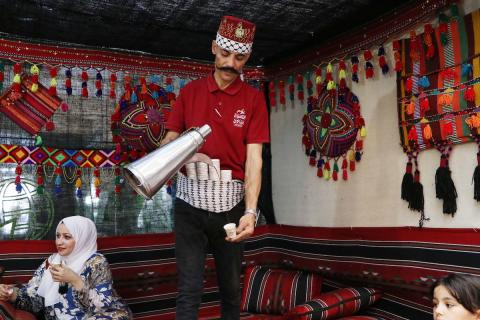 غزة تحتفل باليوم العالمي للقهوة وسط أجواء تراثية