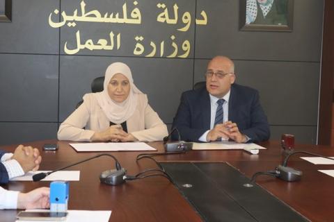 وزيرا "العمل" و"المرأة" يوقعان اتفاقية لتشكيل لجنة وطنية لتعزيز الإنصاف بالأجور وضمان الأجر المتساوي عن العمل المتساوي القيمة