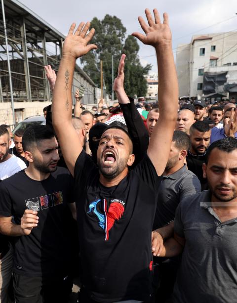 تشييع جثمان الشهيد الطبيب عبد الله أبو التين (43 عاما) إلى مثواه الأخير في جنين 4.jpg