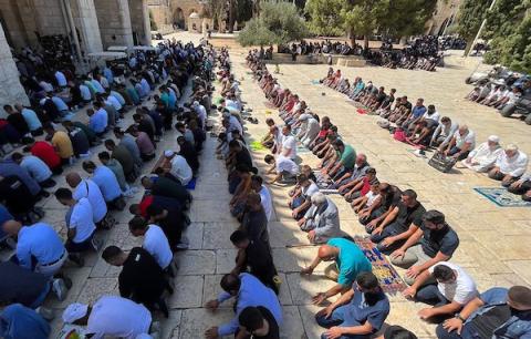 صلاة الجمعة في المسجد الأقصى المبارك 8.jpg