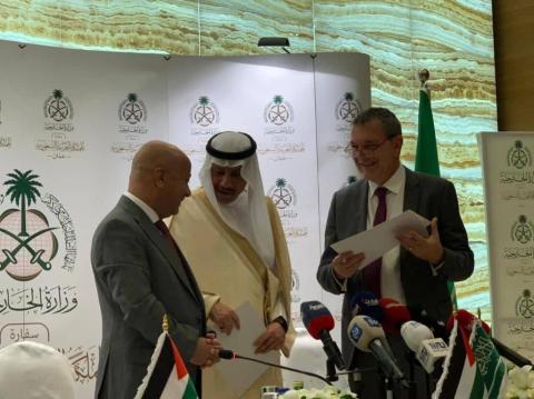 مراسم تسليم  السفير السعودي للأونروا دعما من المملكة بـ 27 مليون دولار.jpg