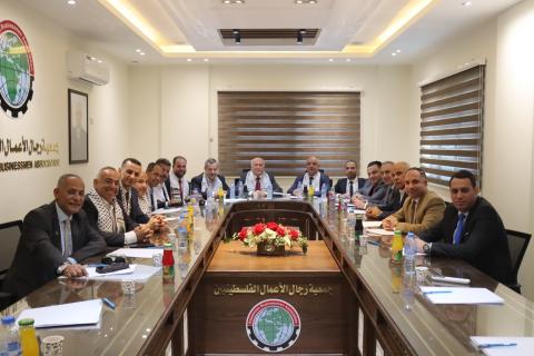 وفد رجال الأعمال.jpg
