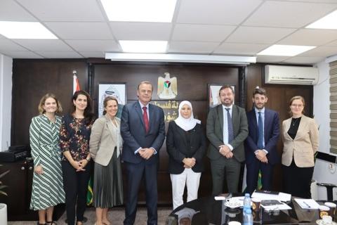 حمد تبحث مع عدد من قناصل الدول الأوروبية وضع المرأة
