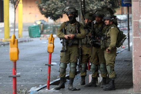 مواجهات بين المتظاهرين الفلسطينيين وقوات الاحتلال الإسرائيلي في الخليل.jpg