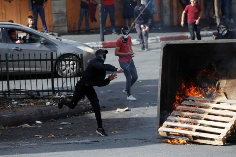 مواجهات بين المتظاهرين الفلسطينيين وقوات الاحتلال الإسرائيلي في الخليل 3ف.jpg