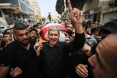 جماهير غفيرة تشيّع جثمان تامر الكيلاني بنابلس