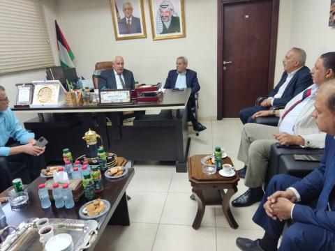 وزير الداخلية ومحافظ قلقيلية يبحثان مع عدد من فعاليات المحافظة آفاق العمل المشترك 3.jpeg