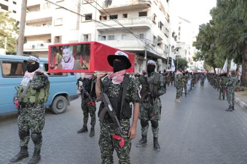 الجبهة الشعبية في غزة تنظم جنازة عسكرية ومسيرة غضب  "وفاءً لرفيقها المقاتل وأحد قادة مجموعات عرين الأسود الشهيد تامر الكيلاني"