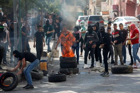 مواجهات بين المتظاهرين الفلسطينيين وقوات الاحتلال الإسرائيلي في البلدة القديمة بالخليل