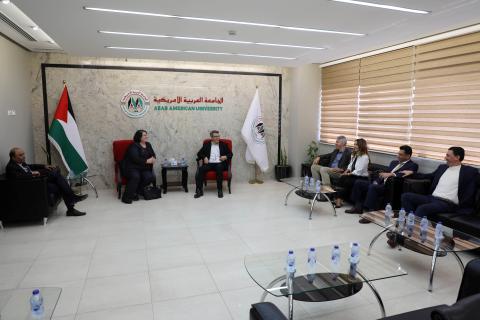 وفد من جامعة انديانا بنسلفانيا يزور الجامعة العربية الامريكية.JPG