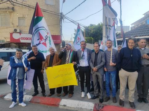 التجمع الفلسطيني للوطن و الشتات في جنين يشارك في الوقفة التضامنية مع الأسرى بمناسبة اليوم العالمي للتضامن مع الشعب الفلسطيني.jpg