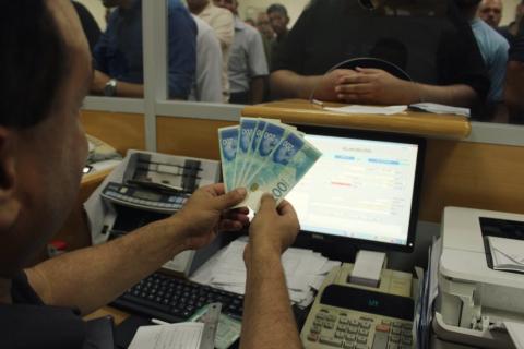  مالية غزة: صرف طلبات العلاج المسجلة وزراعة أطفال الأنابيب ومصاريف الجنازة